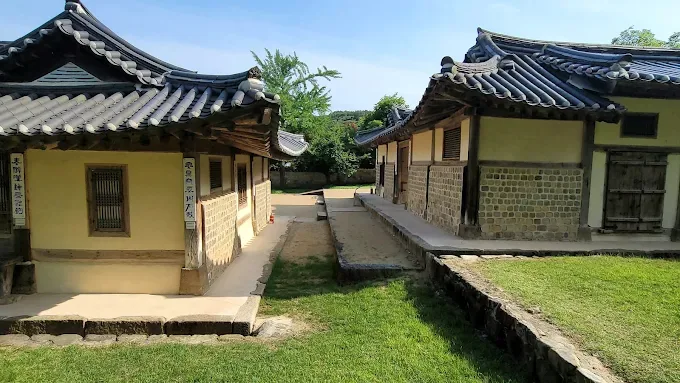 예산의 지역 명소: 추사고택