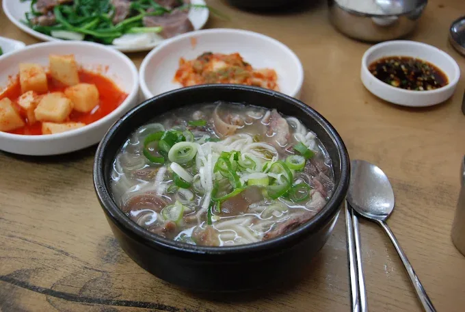 동원탕에서 목욕 후 예산시장의 할머니장터 국밥으로 시식