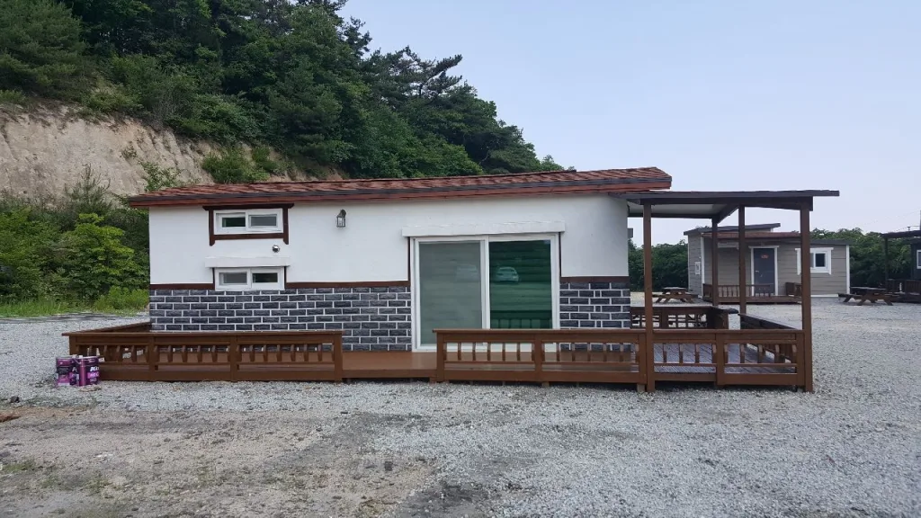 덕산참숯랜드 의 데크와 테라스를 갖춘 해오름달 1호실