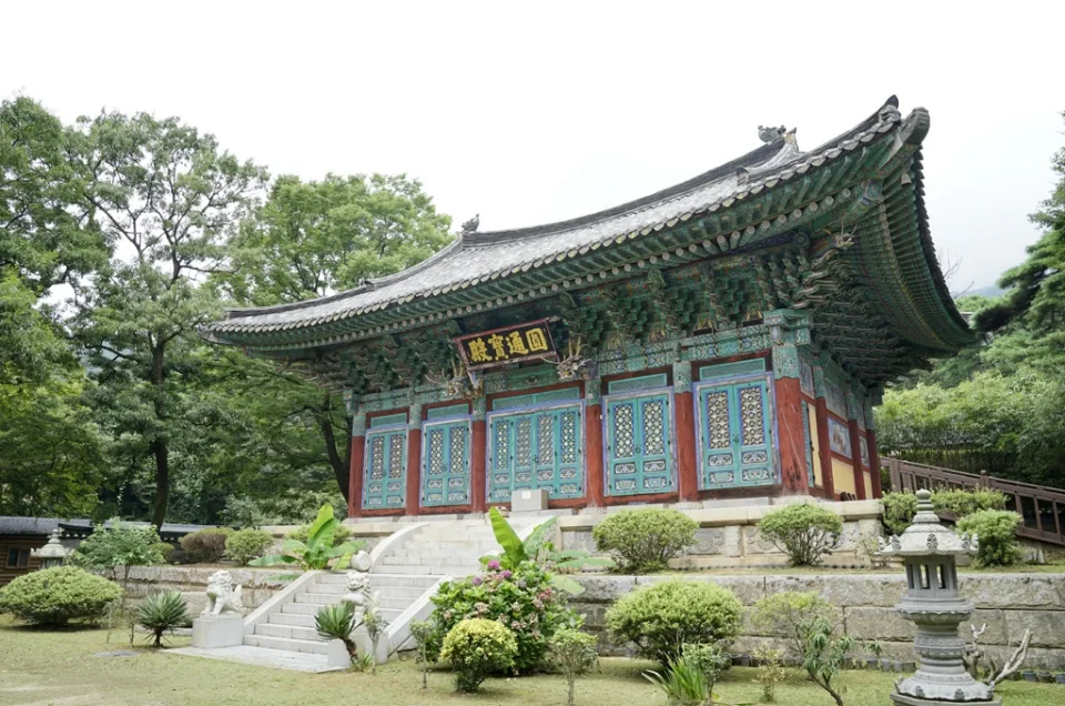 환희대의 고즈넉한 전각